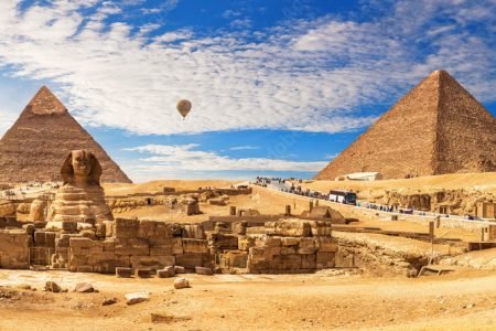 Le Piramidi di Giza e la Grande Sfinge: L’Eternità Scolpita nella Pietra