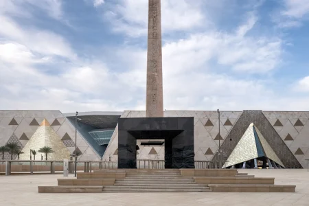 Il Grand Egyptian Museum: La Porta d’Accesso Definitiva alla Storia Antica